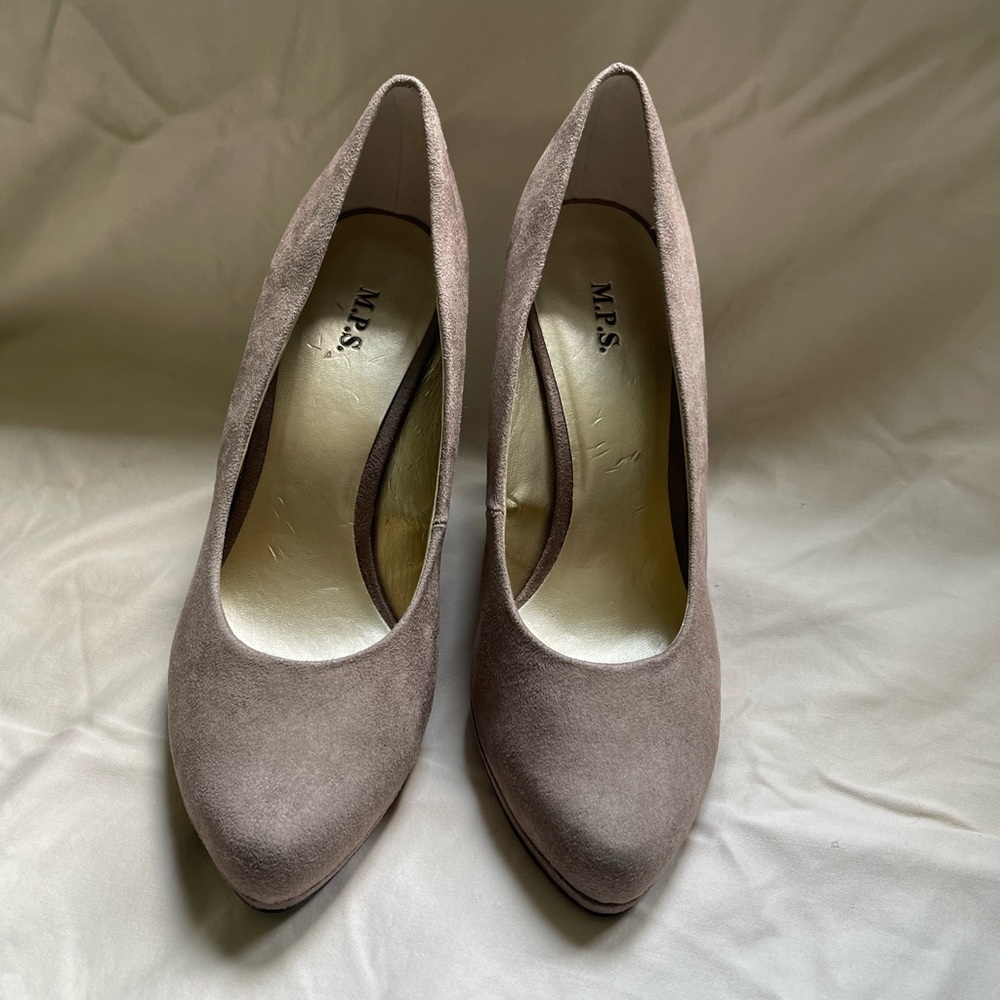 MPS Beautiful Taupe Pump